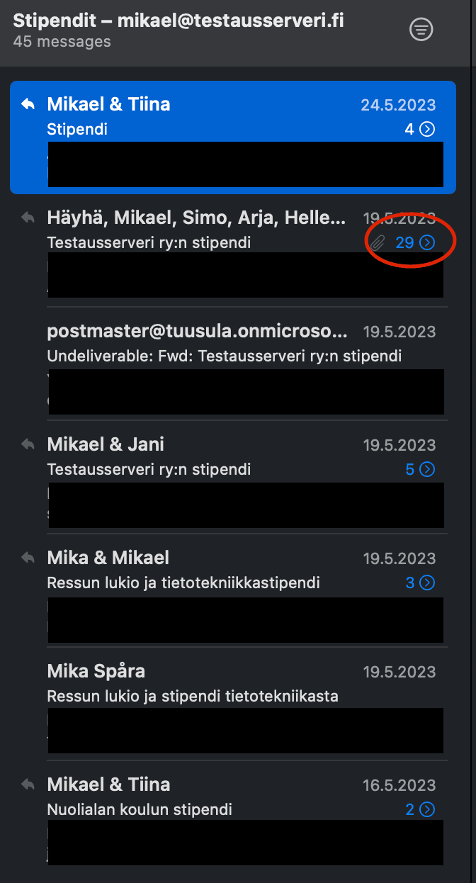 Aika monta meiliä. Näköjään Apple Mail ryhmittelee ketjut otsikon mukaan.